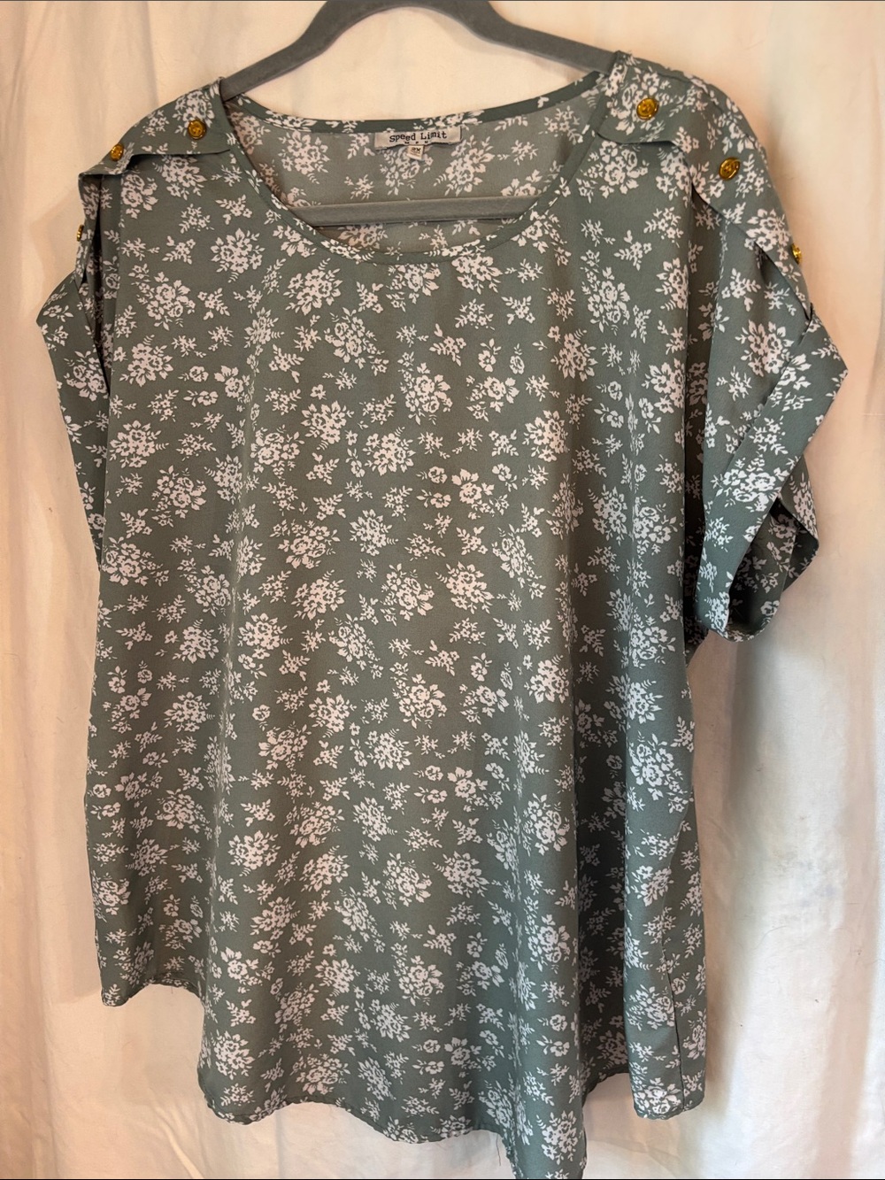 Speed limit Women's Sage Floral Button-Shoulder Blouse
